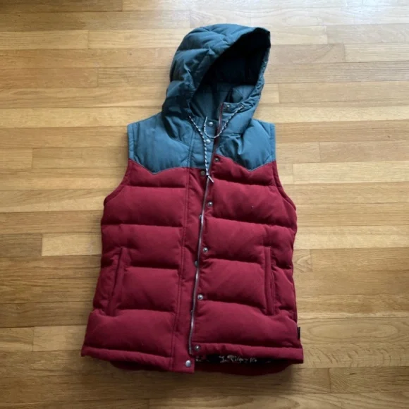 Patagonia Bivy Down Puffer Vest Red Gray Women’s Medium - Picture 1 of 4